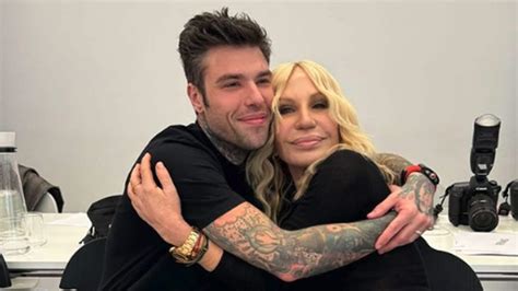 evento versace milano dicembre19|Versace: la sfilata a Milano con Fedez tra gli ospiti .